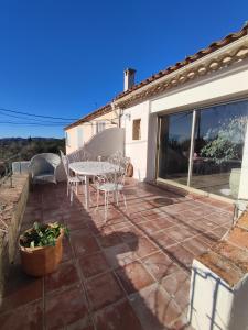 Appartement Bastide provençale vue mer à 5 min de la plage Chemin de la Carrerade de l'École Sainte-Trinide 300 83110 Sanary-sur-Mer Provence-Alpes-Côte d\'Azur