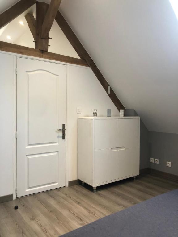 Appartement Bazicourt: dépendance proche Parc Astérix et Paris 14 Rue Gaston Gérard 60700 Bazicourt