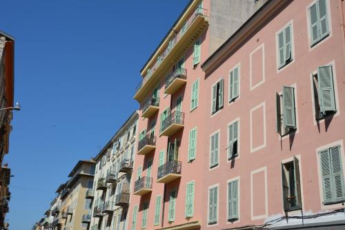 Be our Guests in Nice Port Bonaparte