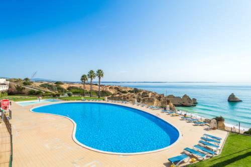 Beach Aparment with wonderful Seaviews and Pool