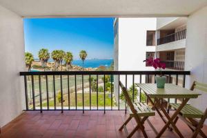 Beach Aparment with wonderful Seaviews and Pool
