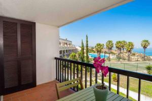 Beach Aparment with wonderful Seaviews and Pool