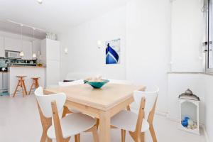Beach Apartment - Sea View- Walk to the Beach - Algarve