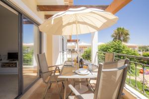 Beach Apartment with Pool in Porto de Mos, Lagos