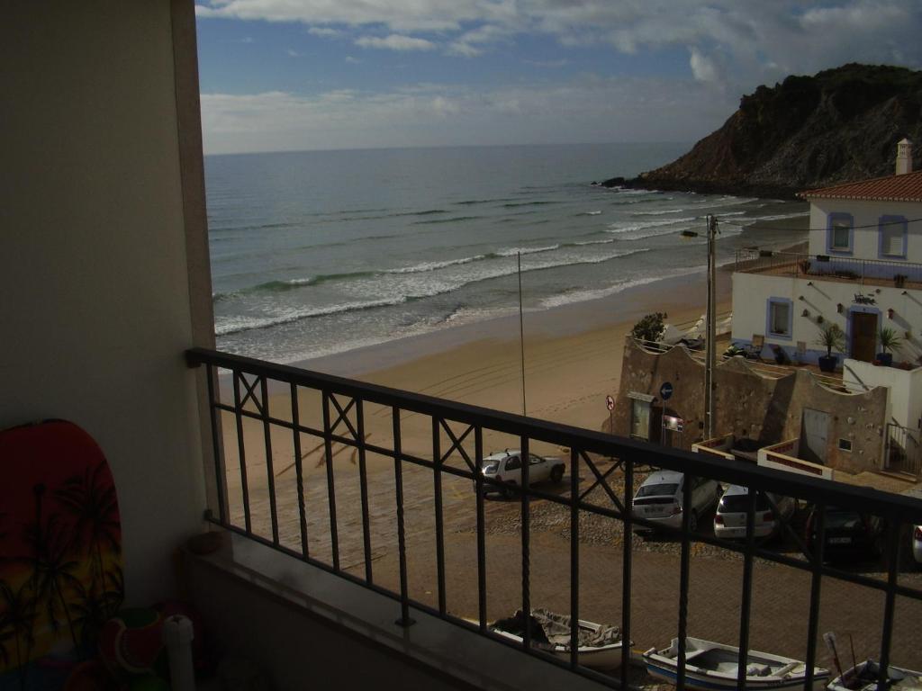 Beach Apt. 1 Travessa dos Amores 3, 8650-131 Burgau