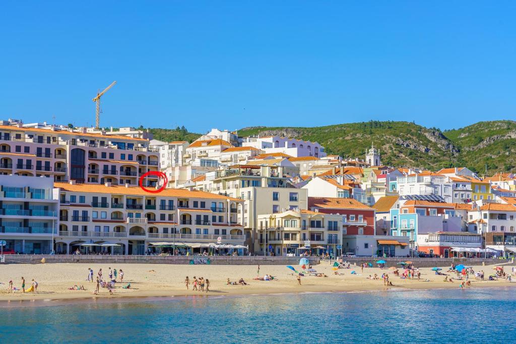 Beach House 32 Avenida dos Náufragos Edificio Roquett 5-H, 2970-000 Sesimbra