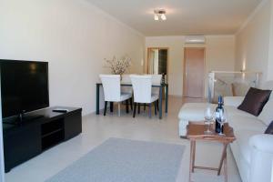 Beach-side Apartment - Beautiful Sea Views + Pool