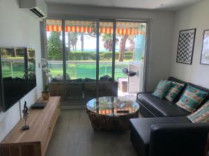 Beachfront apartment on the boulevard with sea view
