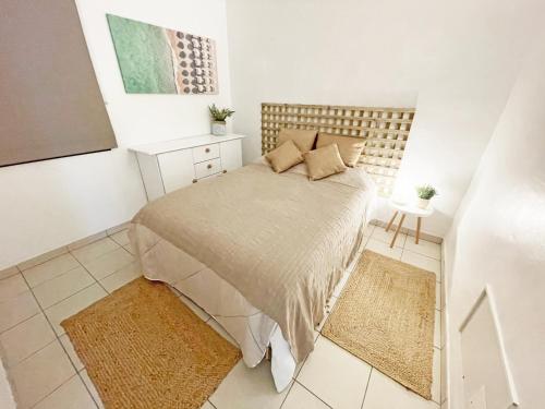 Beachfront Oura - 100m Beach, Seaview, Garage, 300m Strip