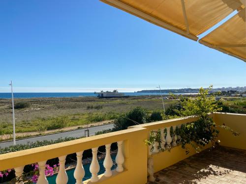 Beachfront villa with pool and stunning ocean view
