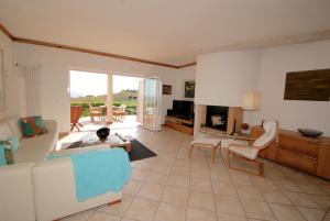 Beacon - Seaview apartment in complex with 3 pools, 1km to the beach