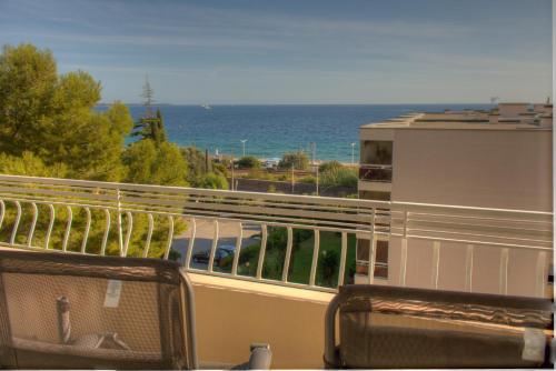 Beau 2 pièces 3 étoiles Vue Mer Garage Privé 150m plages wifi