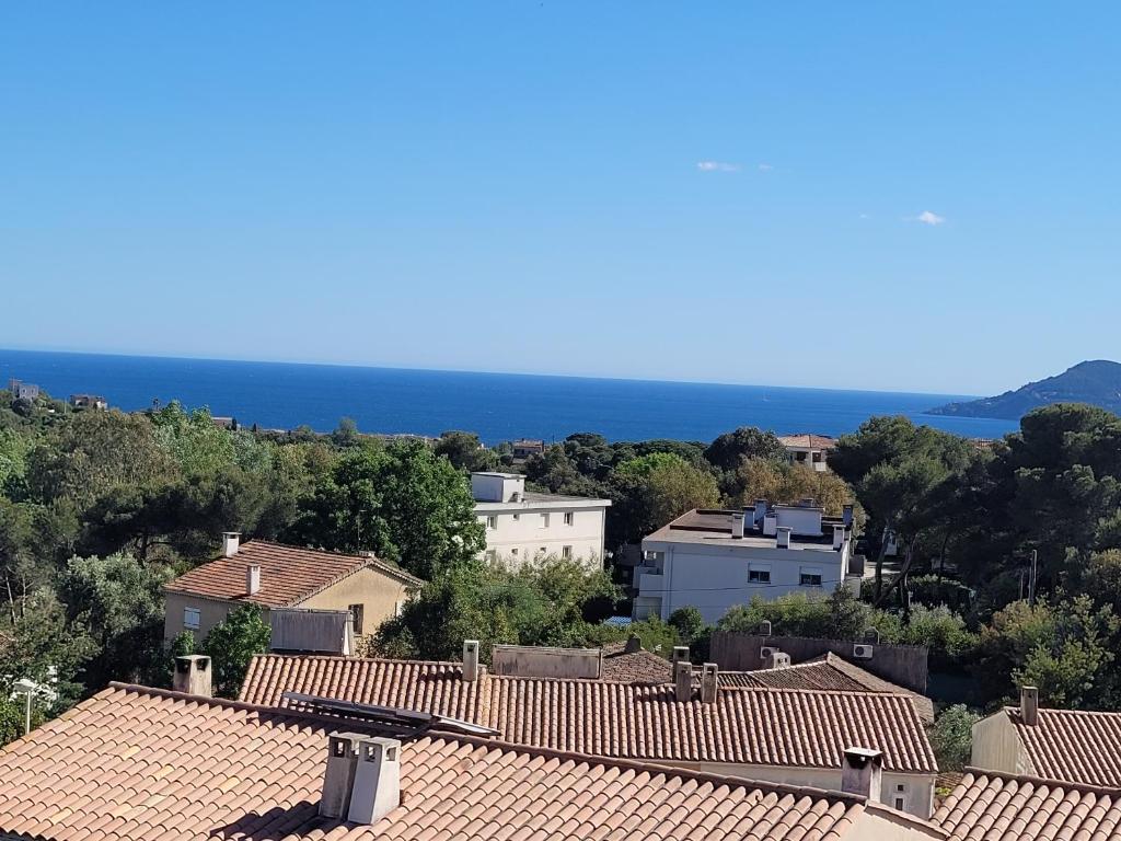 Appartement Beau 2 pièces calme avec vue mer imprenable et garage - Beautiful 2 room apartment with stunning sea view and garage B31 233 Avenue Maréchal Juin 06110 Le Cannet