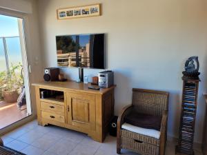 Beau 2 pièces calme avec vue mer imprenable et garage - Beautiful 2 room apartment with stunning sea view and garage