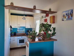 Beau 2 pièces calme avec vue mer imprenable et garage - Beautiful 2 room apartment with stunning sea view and garage