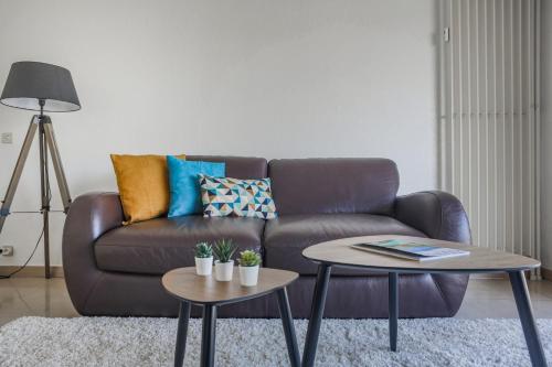 beau 2 pieces decoration epuree vue marina