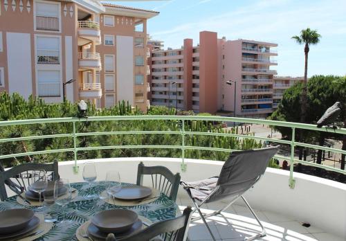 BEAU 2 PIECES+TERRASSE+PARKING, A 100M DES PLAGES