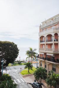 Beau 2P avec vue mer, balcon, piscine, sauna et parking privé au centre ville de Menton