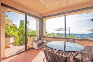 Appartement beau 3 pieces avec piscine privee vue mer Victor Hugo, E3 06210 Mandelieu-la-Napoule Provence-Alpes-Côte d\'Azur