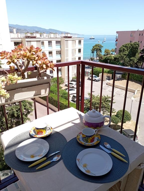 Appartement Beau 4 pièces de 75 m2 entièrement rénové à 30 m des plages 73 Impasse des Escaliers de la Plage - Résidence Le Fort 06190 Roquebrune-Cap-Martin