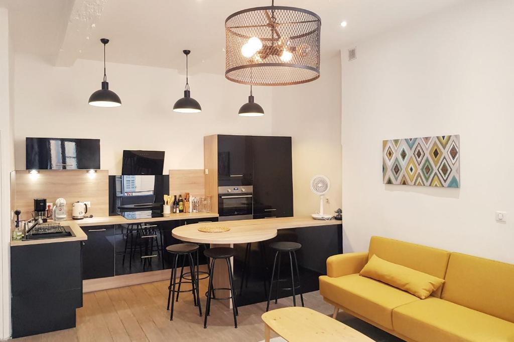 Beau 42m situé près de la place d'Albertas ! 25 Rue de la Couronne, 13100 Aix-en-Provence
