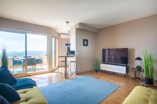 beau deux pieces contemporain avec vue imprenable