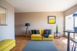 beau deux pieces contemporain avec vue imprenable