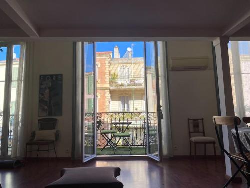 beau duplex lumineux en plein centre ville à Hyères