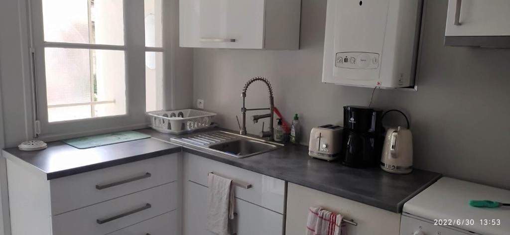 Appartement Beau F3, rénové, calme, en plein centre de Nimes 8 Rue de Preston 30000 Nîmes