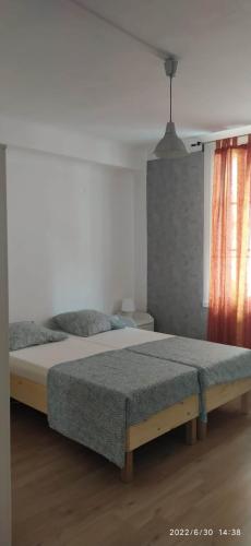 Beau F3, rénové, calme, en plein centre de Nimes