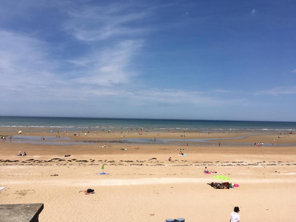 Appartement Beau Front de mer cosy accès direct plage St aubin sur mer Avenue du Littoral  Bernières-sur-Mer