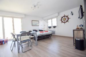 Beau grand studio à proximité du centre et des plages