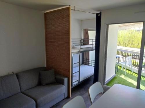 Beau studio lumineux climatisé Classé 2 Etoiles, à 130 m des plages