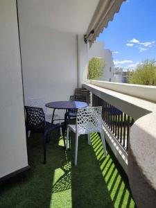 Beau studio lumineux climatisé Classé 2 Etoiles, à 130 m des plages