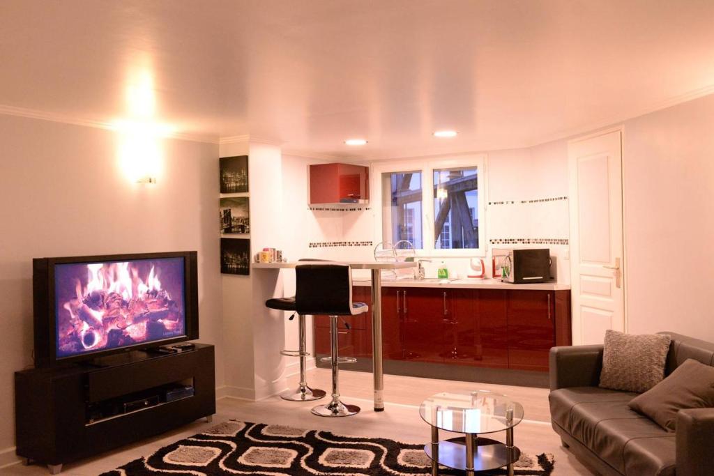 Beau studio meublé 2min du Moulin Rouge 15 Rue Pierre Fontaine, 75009 Paris