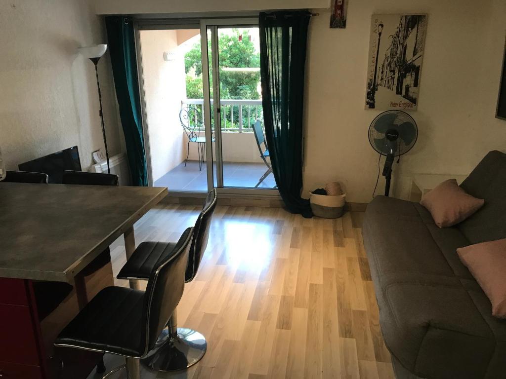 Appartement Beau studio Pin Rolland plage Wifi Climatisé 9 avenue de la mer Bâtiment ESTORIL Pin Rolland 83430 83430 Saint-Mandrier-sur-Mer