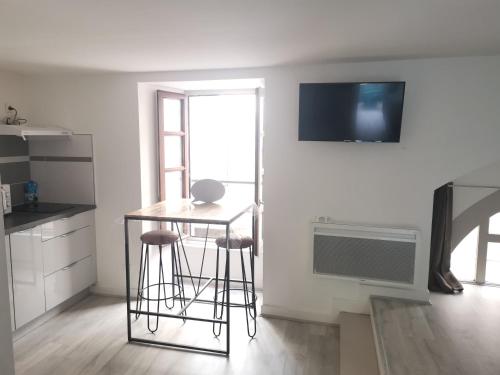 Beau STUDIO rénové lumineux , calme , wifi