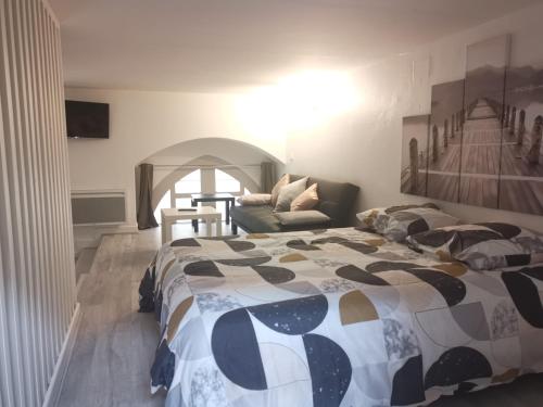 Beau STUDIO rénové lumineux , calme , wifi