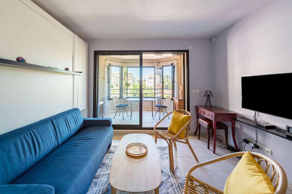 Beau Studio Véranda à deux pas de la mer - parking inclus 23 Avenue Amiral Courbet, 06160 Antibes