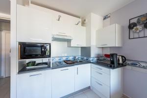 Appartement Beau Studio Véranda à deux pas de la mer - parking inclus 23 Avenue Amiral Courbet 06160 Antibes Provence-Alpes-Côte d\'Azur