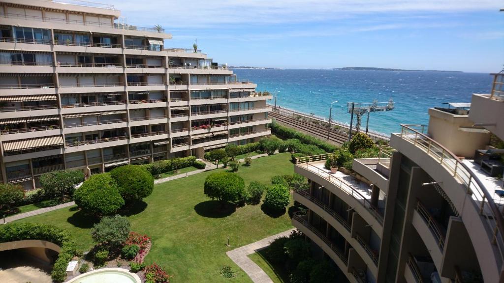 Appartement Beau studio vue Mer Cannes 25 Avenue Francis Tonner 06150 Cannes