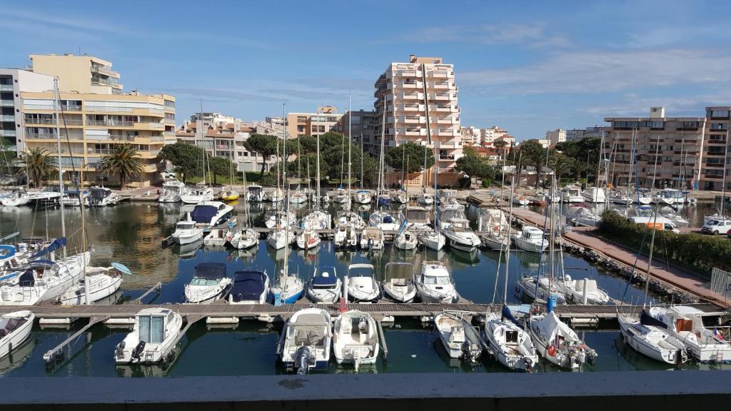 Appartement Beau T2 au calme avec parking sublime vue sur port appartement 3631 au 3ème étage 10 Quai Marines Port Canet 66140 Canet-en-Roussillon