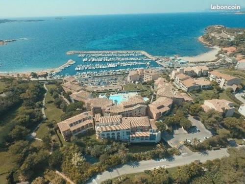 Beau T2 classé 3 étoiles vue mer dans résidence standing avec piscine