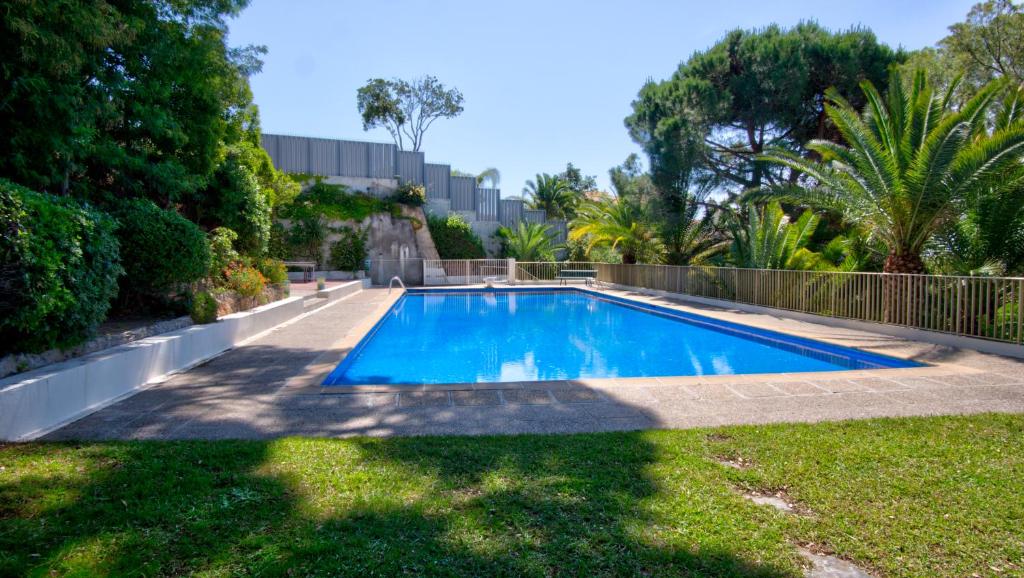 Beau T2 dans Résidence avec Piscine proche mer + PK 4 Avenue Amiral Wester Wemyss, 06400 Cannes