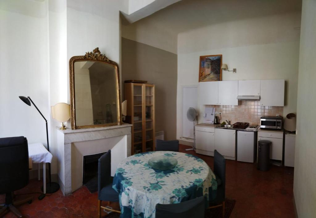 Beau T2 de 39m2 au centre d'Aix-en-Provence 2ème étage droite 37 Rue Espariat, 13100 Aix-en-Provence