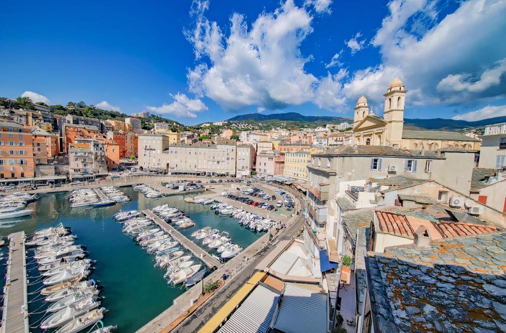 Appartement Beau T2 sur le vieux port, centre de Bastia 6 Rue Spinola 20200 Bastia