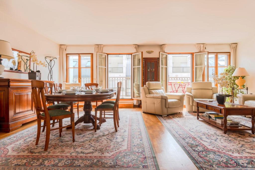 Beaudelaire Center Residence 6 Rue d'Arsonval, 75015 Paris