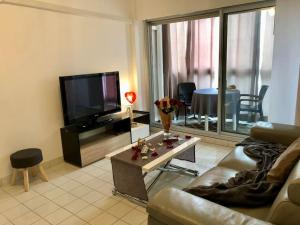 ''Beausoleil'' T2 lumineux, parking, clim, wifi
