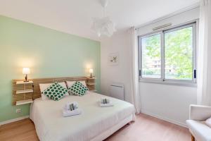 Beautiful 1-bedroom w balcony and garden near Lyons city center Welkeys