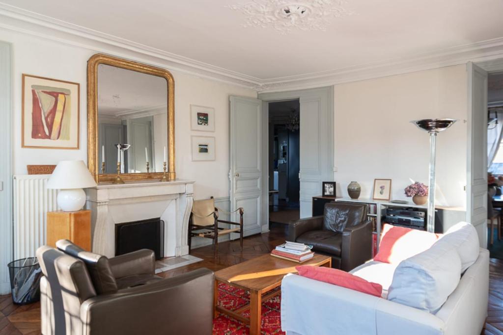 Beautiful 120m near the Sainte-Chapelle 12 Bd Saint-Michel, 75006 Paris